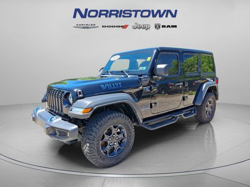 Used 2023 Jeep Wrangler Unlimited w/ Cold Weather Group AWD/4WD image 3