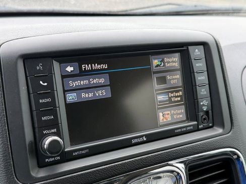 Used 2013 Chrysler Town & Country Touring FWD image 26