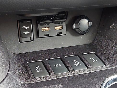 Used 2019 Toyota Highlander Limited image 25