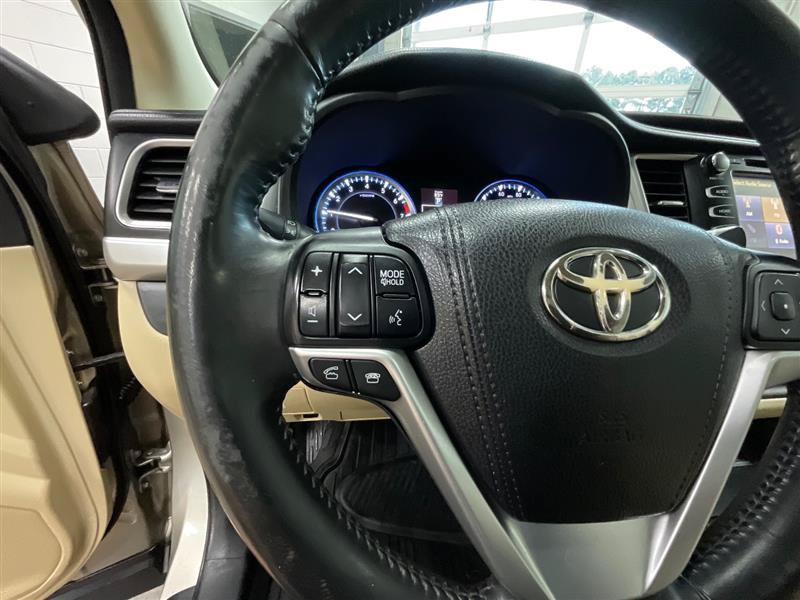Used 2015 Toyota Highlander XLE FWD image 21