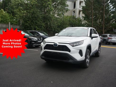 Used 2022 Toyota RAV4 LE AWD/4WD image 1