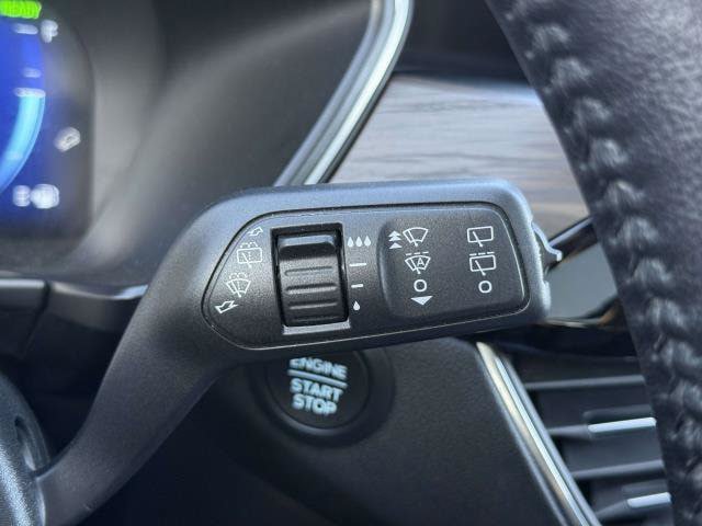 Used 2020 Ford Escape Titanium AWD/4WD image 27