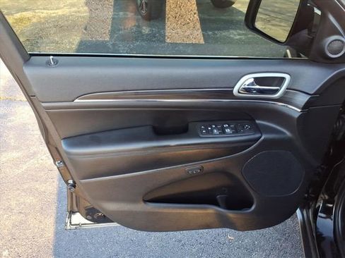 Used 2022 Jeep Grand Cherokee Limited w/ Trailer Tow Group IV image 30