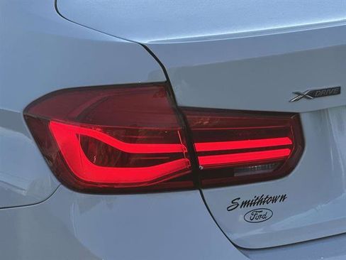 Used 2017 BMW 320i xDrive Sedan image 9