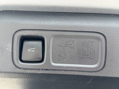 Used 2024 Ford Expedition XLT AWD/4WD image 35
