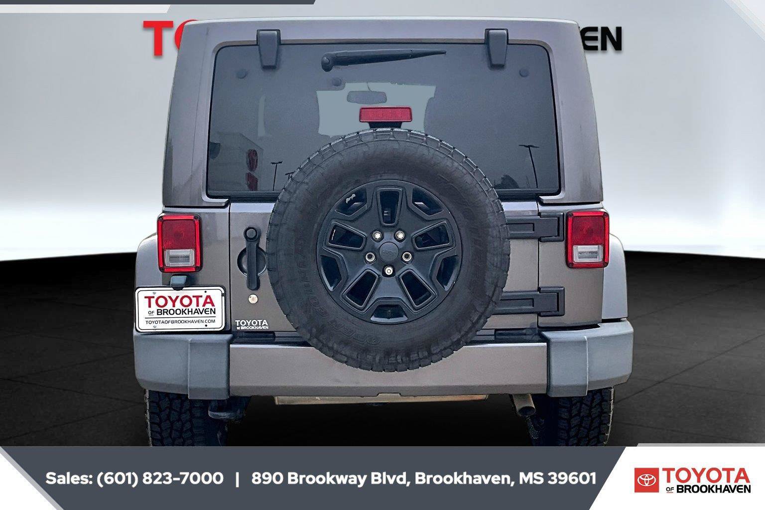 Used 2016 Jeep Wrangler Unlimited Sahara AWD/4WD image 4