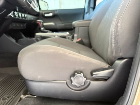 Used 2017 Toyota Tacoma TRD Off-Road w/ Tow Package (A/T) AWD/4WD image 28