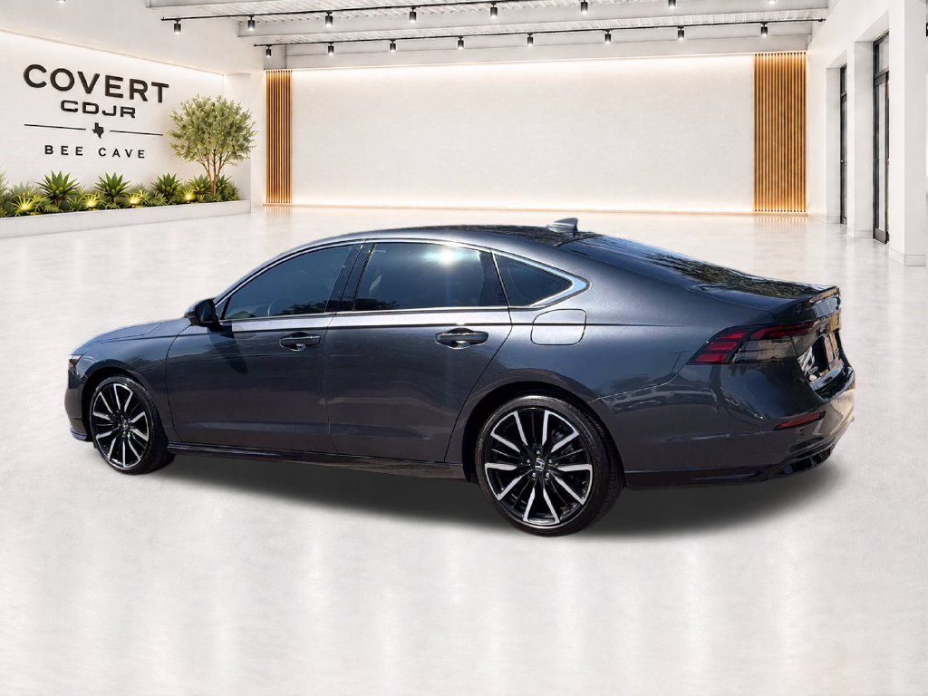 Used 2025 Honda Accord Touring image 6