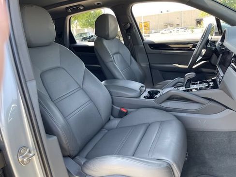 Used 2023 Porsche Cayenne AWD/4WD image 24