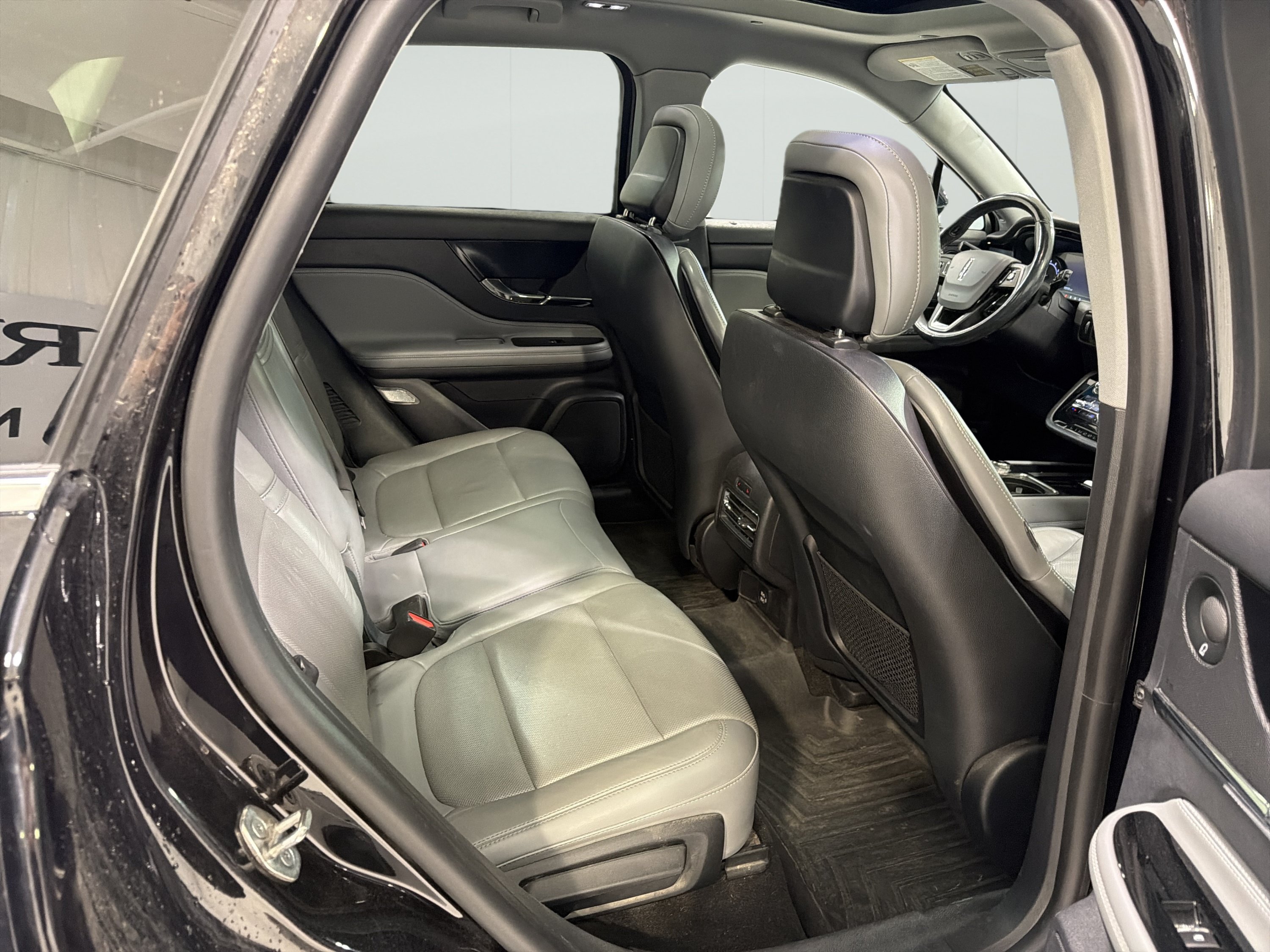 Used 2020 Lincoln Corsair Reserve w/ Elements Package FWD image 11