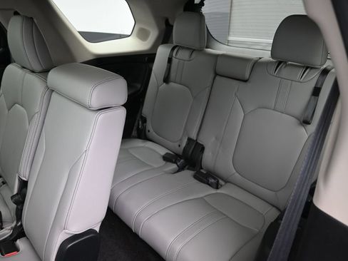 Certified 2025 Honda Pilot Touring image 27