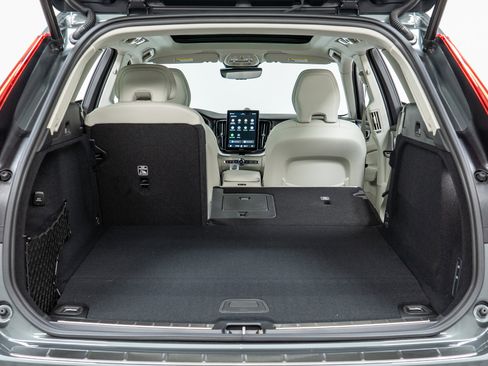 New 2026 Volvo XC60 T8 Ultra image 10