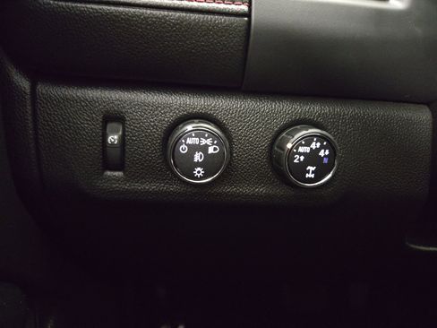 Used 2016 GMC Canyon SLE w/ All Terrain Package image 27