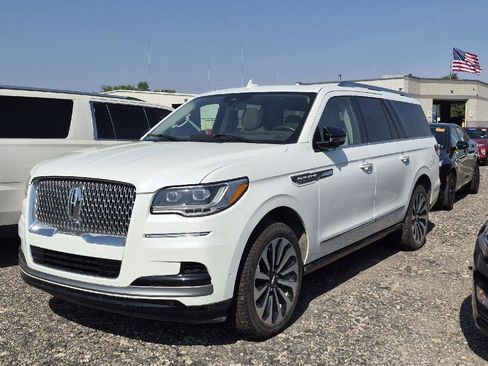Used 2024 Lincoln Navigator L Reserve AWD/4WD image 1