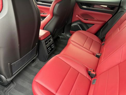 Used 2025 Porsche Macan 4S Electric AWD/4WD image 29