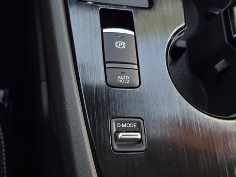Certified 2025 Nissan Rogue SV FWD image 22
