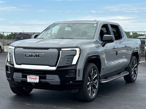 New 2025 GMC Sierra EV Denali image 4