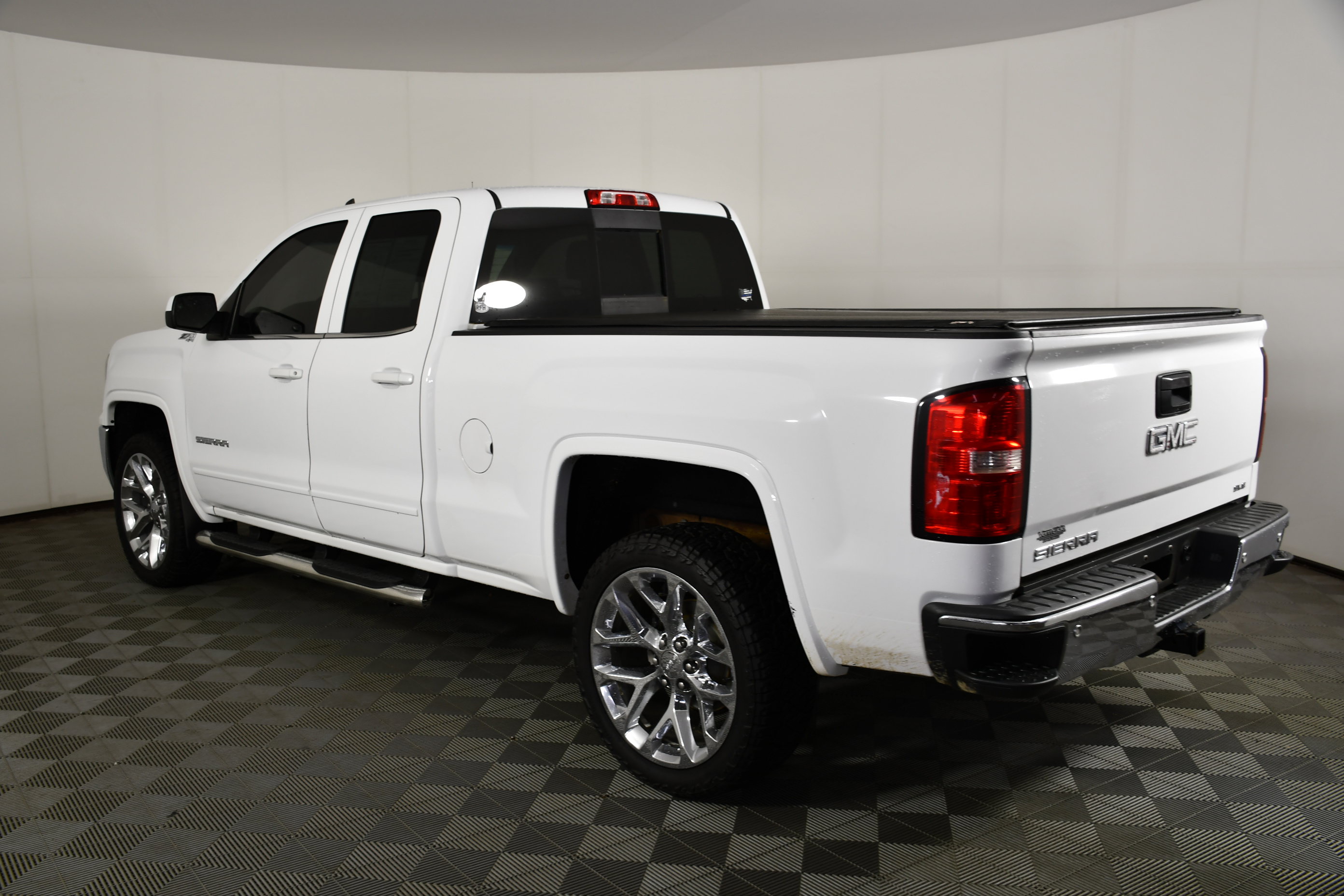 Used 2018 GMC Sierra 1500 SLE w/ SLE Value Package AWD/4WD image 8