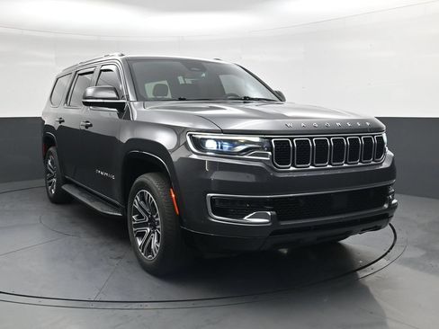 Used 2024 Jeep Wagoneer 4WD w/ Premium Group I image 2