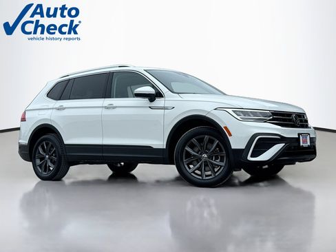 Used 2022 Volkswagen Tiguan SE w/ Panoramic Sunroof Package image 1