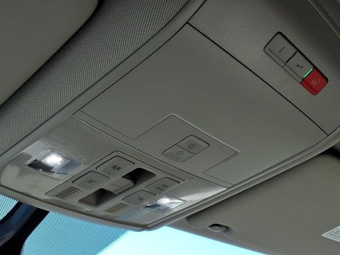 Used 2021 Volkswagen Atlas SE w/ Panoramic Sunroof Package image 25