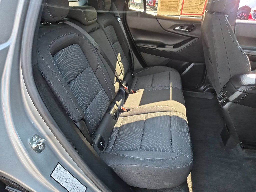 Used 2025 Chevrolet Equinox LT AWD/4WD image 30