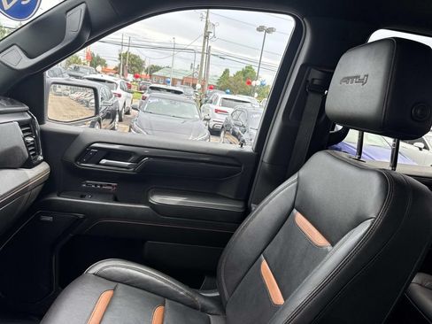 Used 2024 GMC Sierra 1500 AT4 w/ Technology Package AWD/4WD image 17