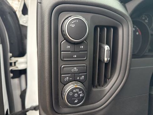 Used 2021 Chevrolet Silverado 2500 Custom w/ Custom Value Package image 25