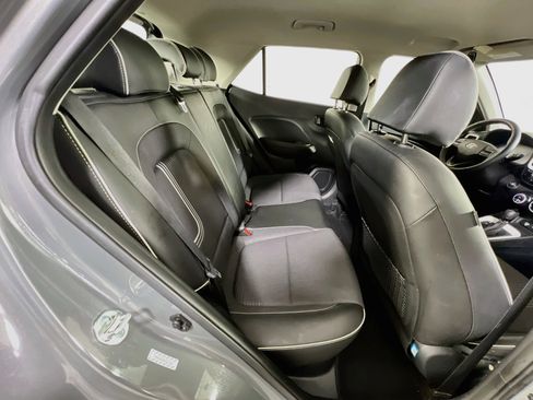 Used 2023 Hyundai Venue Limited image 24