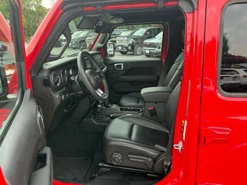 Used 2023 Jeep Wrangler Unlimited Sahara w/ Safety Group AWD/4WD image 15