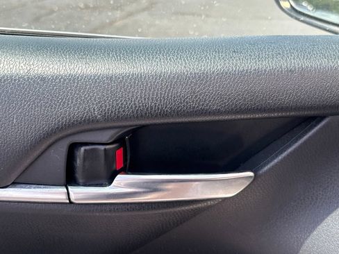 Used 2019 Toyota Camry LE FWD image 8