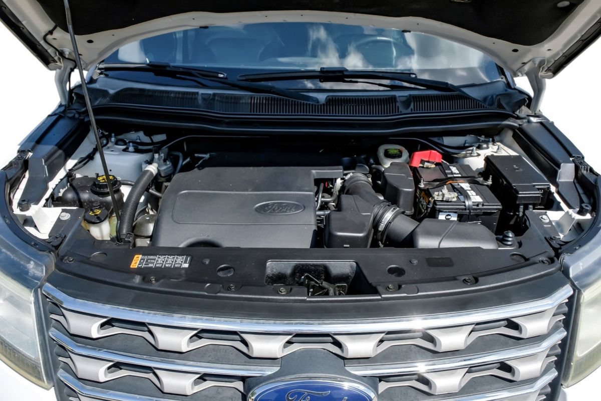 Used 2017 Ford Explorer XLT w/ Equipment Group 202A FWD image 54