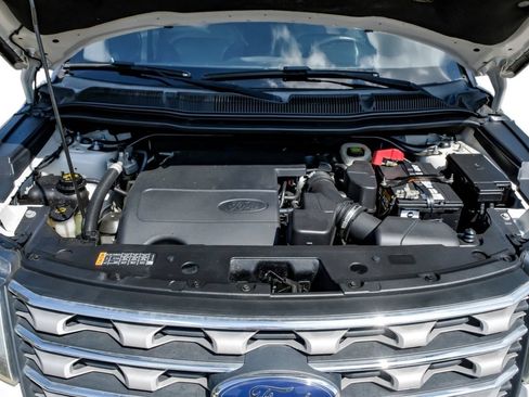 Used 2017 Ford Explorer XLT w/ Equipment Group 202A FWD image 54