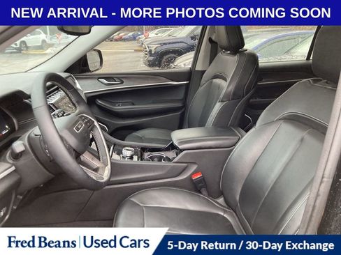 Used 2022 Jeep Grand Cherokee L Limited w/ Black Appearance Package image 9