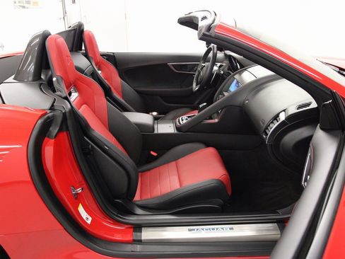 Used 2020 Jaguar F-TYPE R image 22