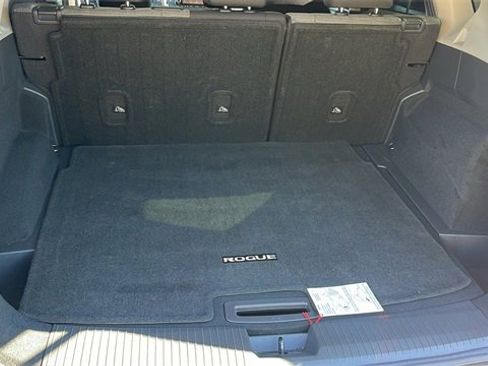 Used 2023 Nissan Rogue SV image 30