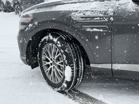 Used 2025 Genesis GV80 2.5T Standard image 3