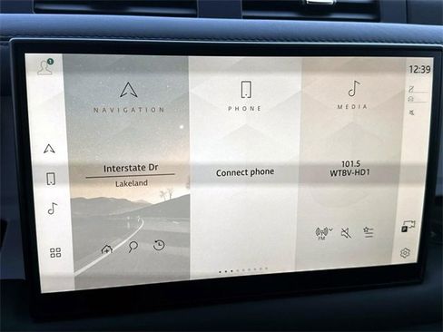 New 2025 Land Rover Defender 130 X-Dynamic SE image 21