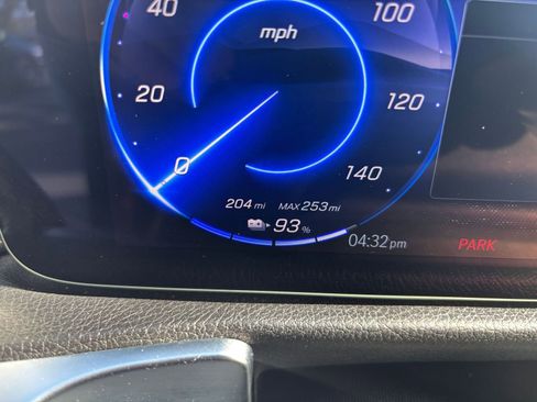 Used 2024 Mercedes-Benz EQB 250+ image 18
