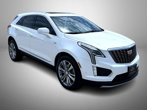 Used 2023 Cadillac XT5 Premium Luxury w/ Technology Package AWD/4WD image 3
