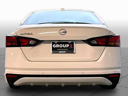 Used 2025 Nissan Altima 2.5 SV FWD image 5