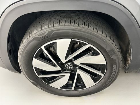 Used 2024 Volkswagen Atlas SE image 11