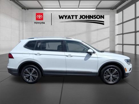 Used 2018 Volkswagen Tiguan SEL AWD/4WD image 6