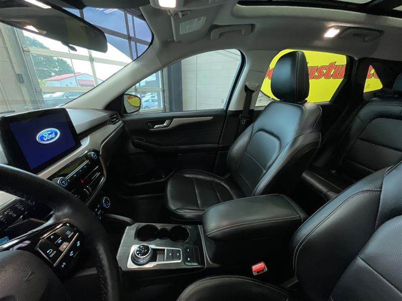 Used 2022 Ford Escape SEL w/ Technology Package FWD image 12