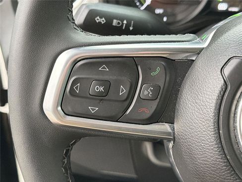 Used 2025 Jeep Wrangler Unlimited Sahara AWD/4WD image 25