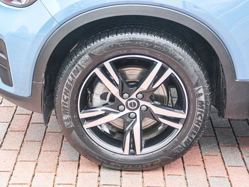 Used 2025 Volvo XC40 B5 Core image 5