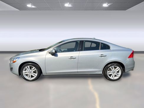 Used 2013 Volvo S60 T5 image 2