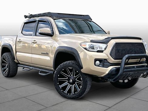 Used 2016 Toyota Tacoma TRD Off-Road w/ Towing Package image 3