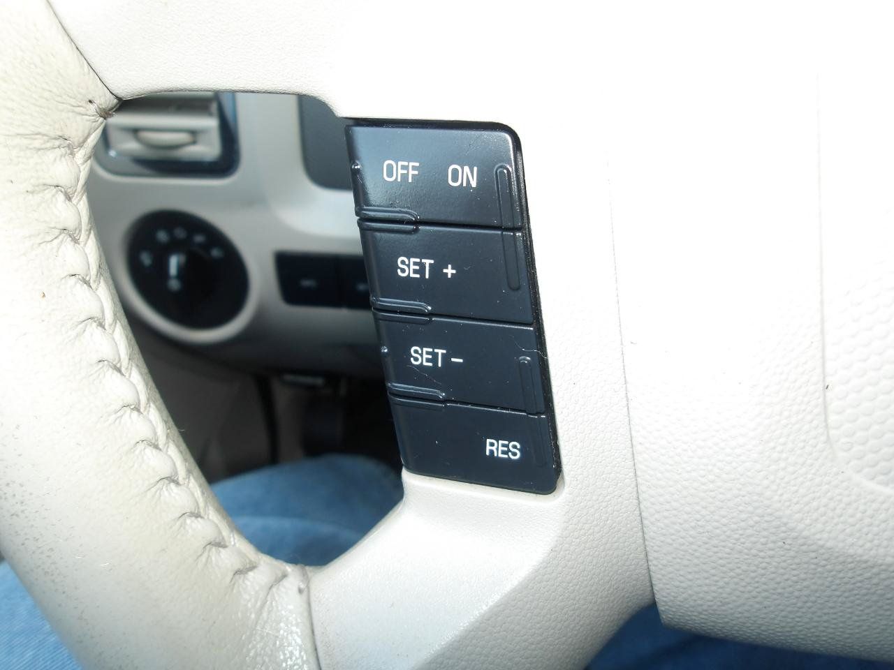 Used 2010 Ford Escape 4WD Hybrid image 16
