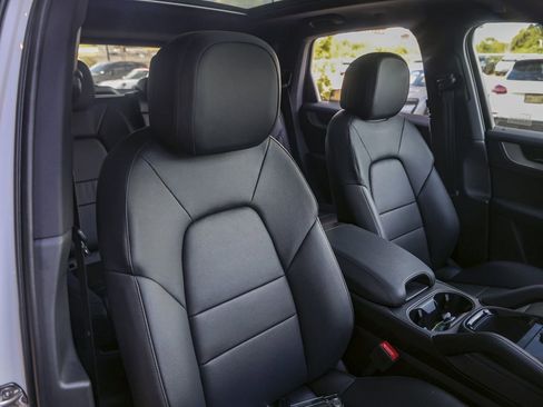 New 2025 Porsche Cayenne image 37